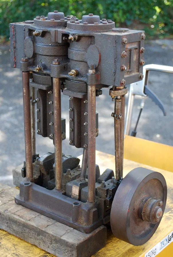 Twin cylinder launch engine