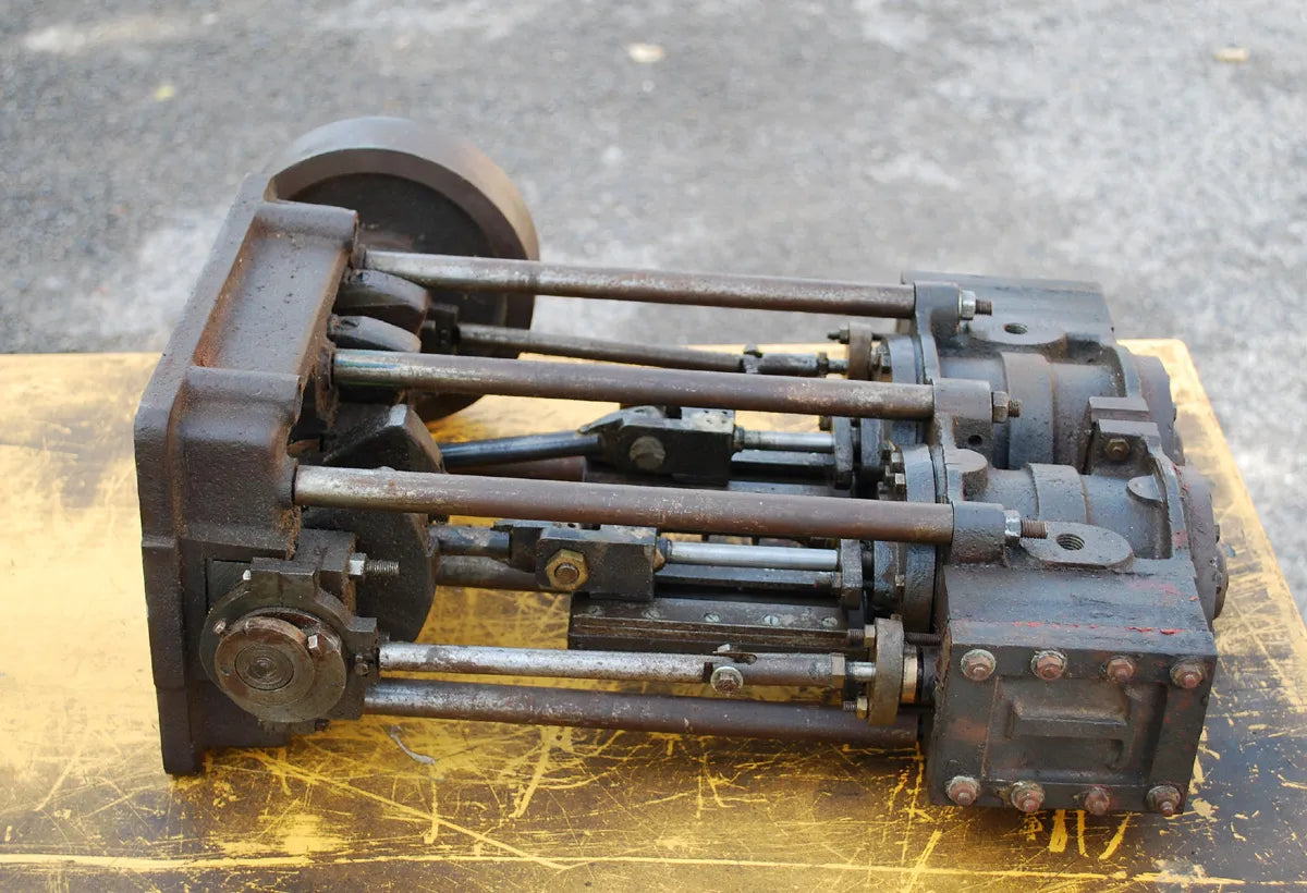 Twin cylinder launch engine