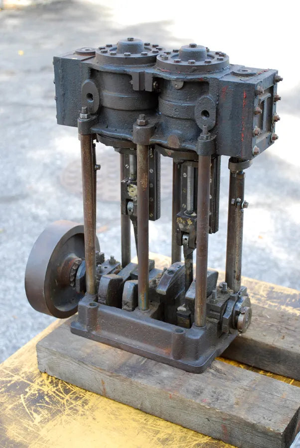 Twin cylinder launch engine