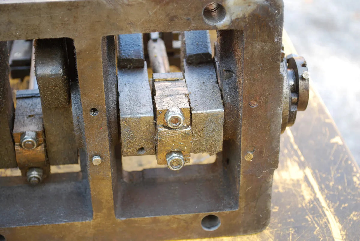 Twin cylinder launch engine