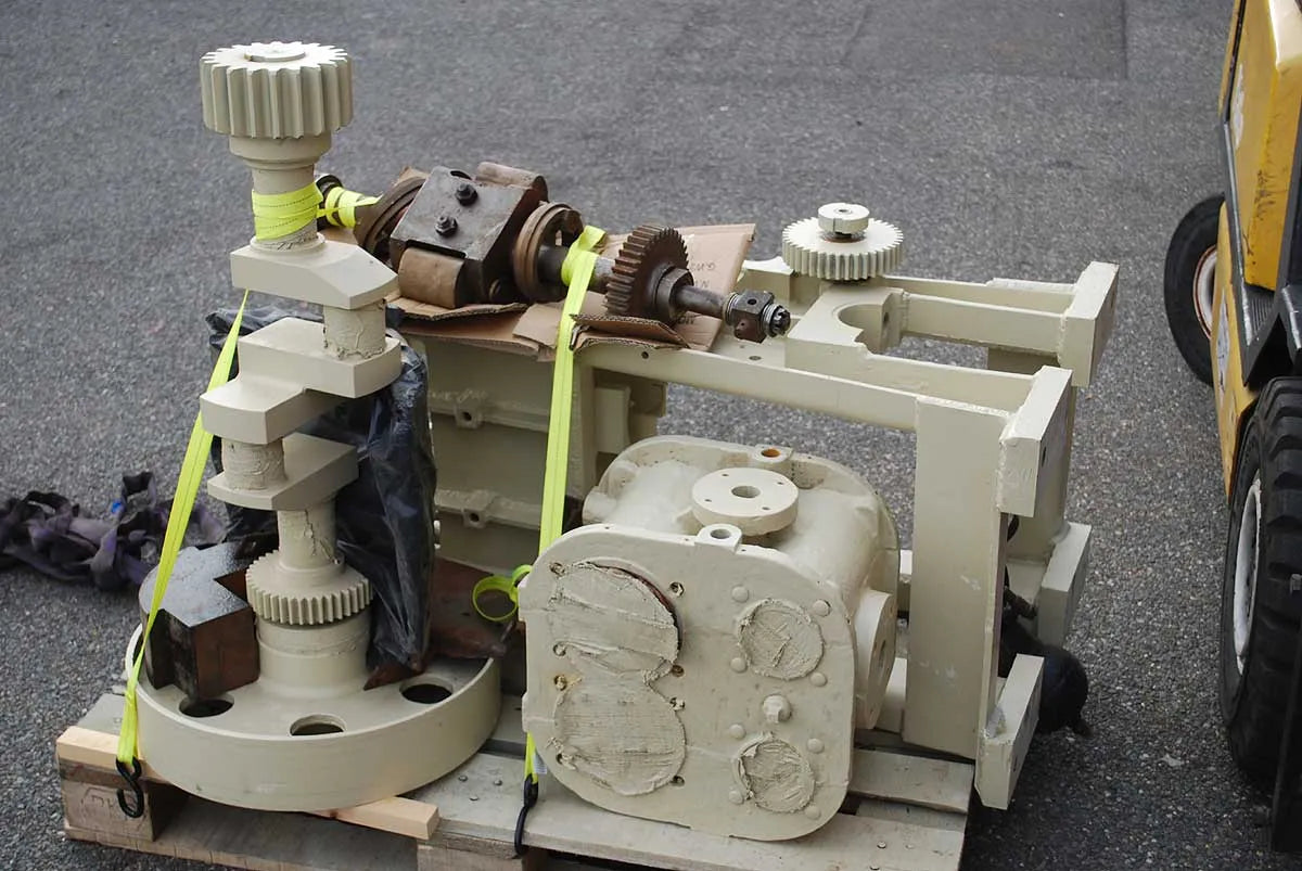 6 x 8 vertical twin cylinder piston valve engine