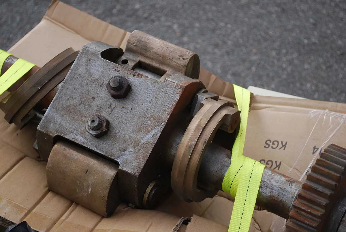 6 x 8 vertical twin cylinder piston valve engine