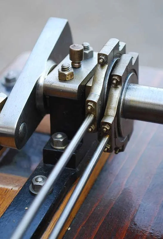 Large twin cylinder mill engine