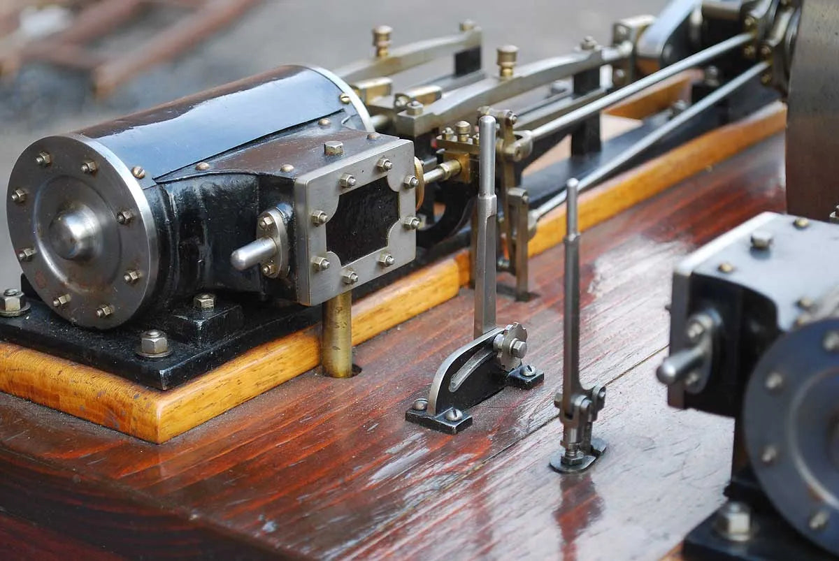 Large twin cylinder mill engine