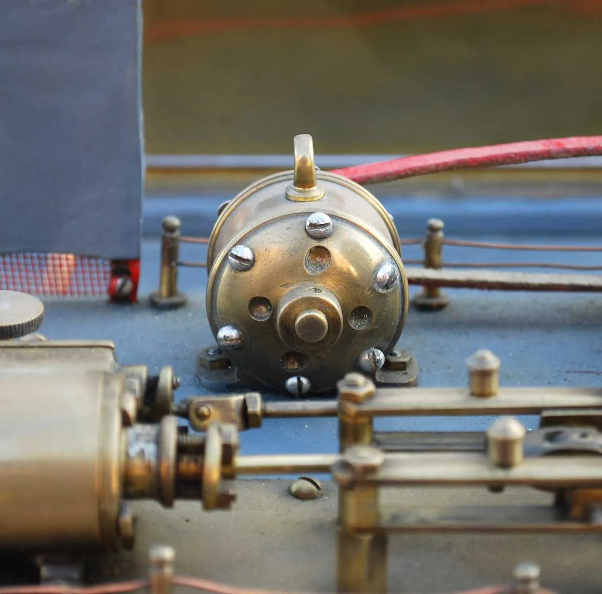 Steam plant with oscillating vertical engine, horizontal mill engine