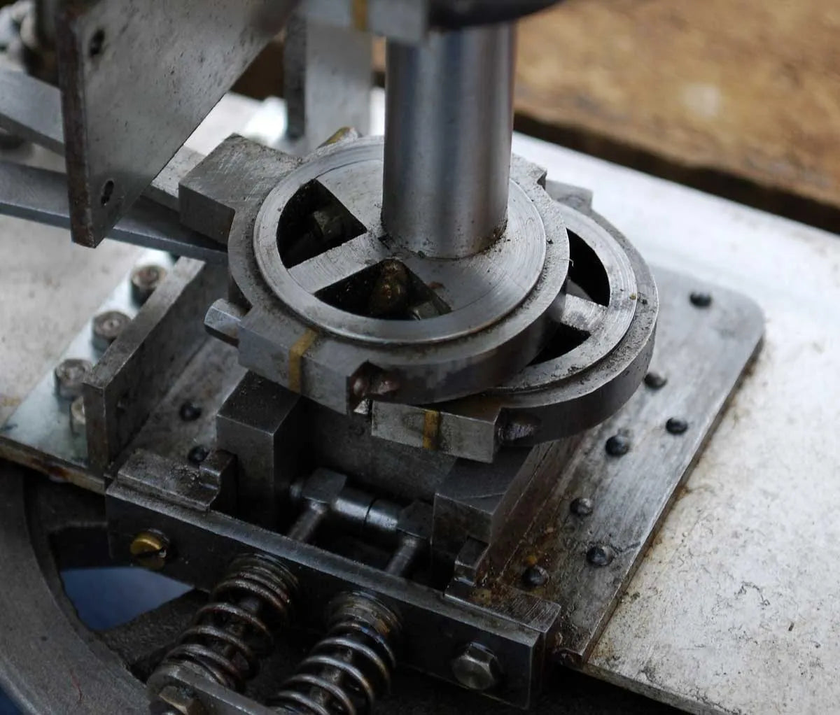 5 inch gauge chassis with unusual valve drive