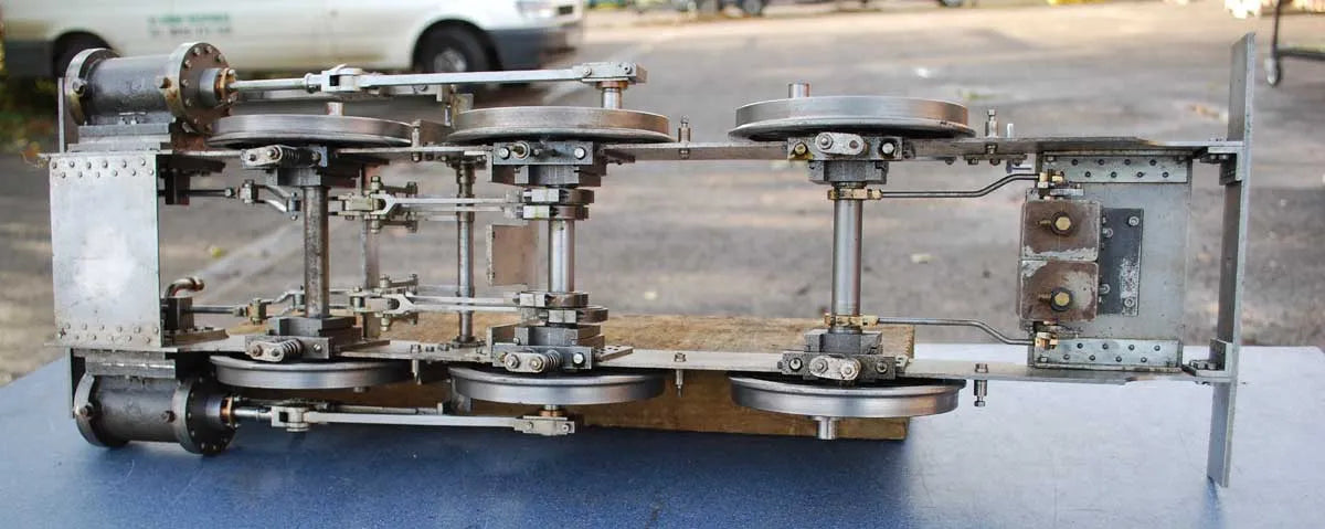 5 inch gauge chassis with unusual valve drive