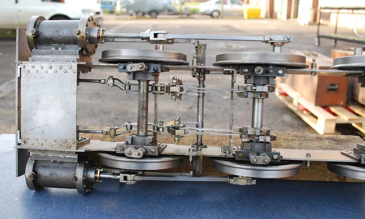 5 inch gauge chassis with unusual valve drive