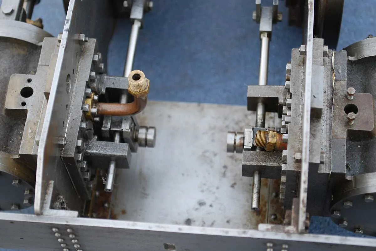 5 inch gauge chassis with unusual valve drive