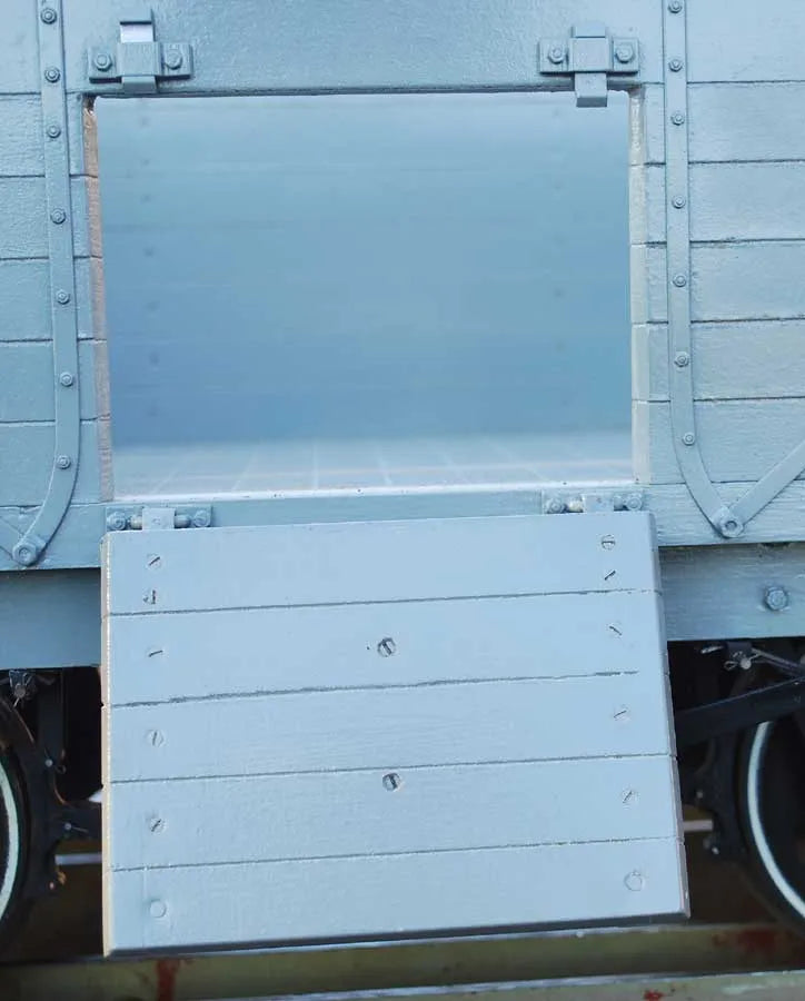 5 plank wagons