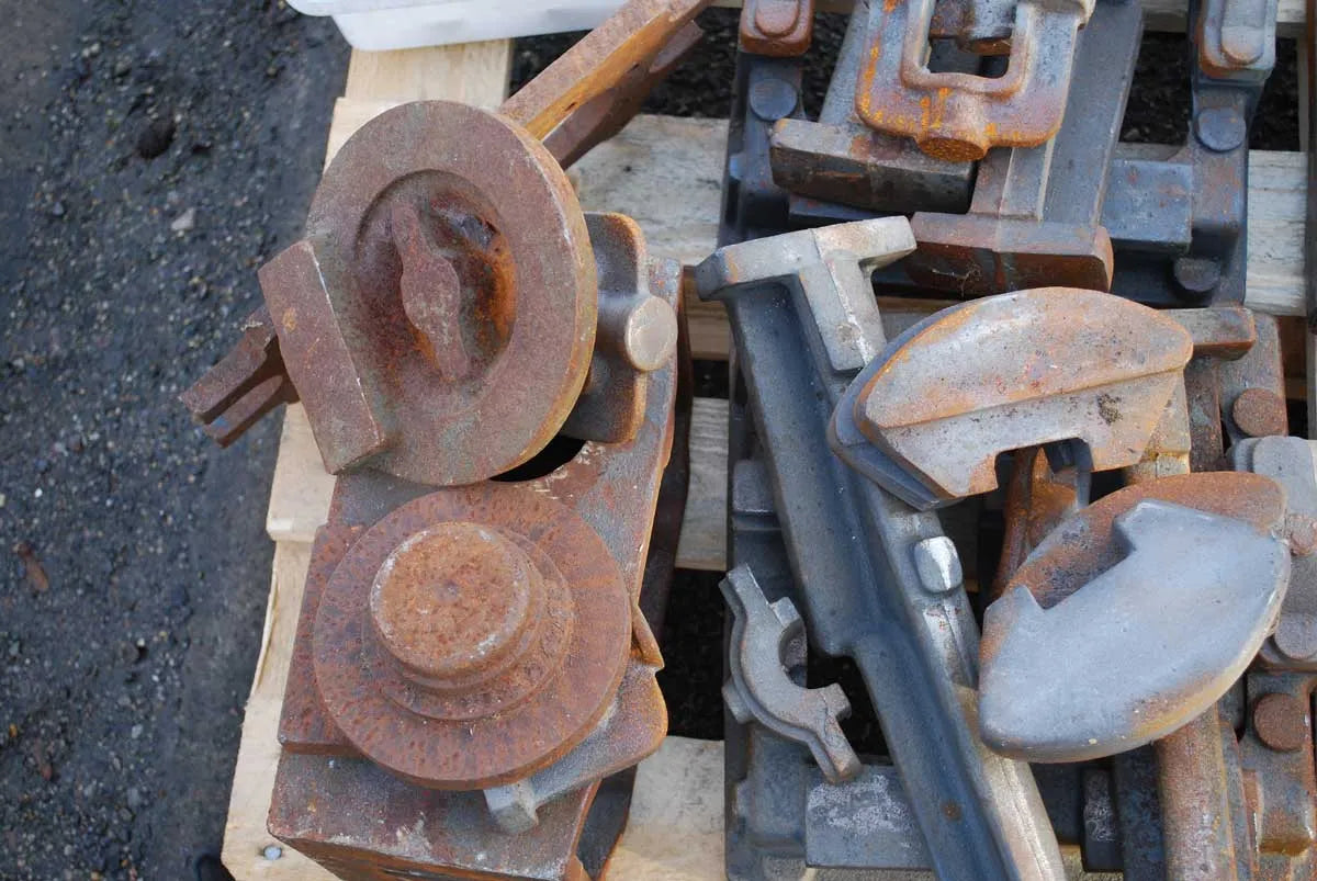 Quantity large vertical twin castings