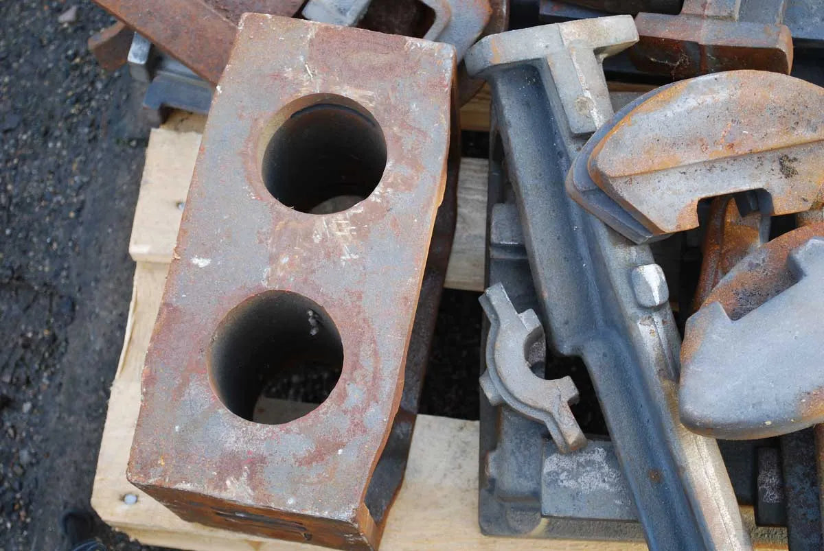Quantity large vertical twin castings