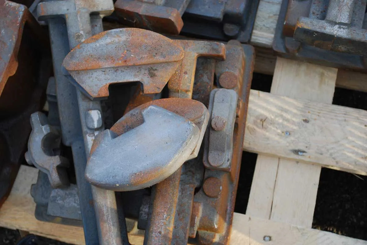 Quantity large vertical twin castings