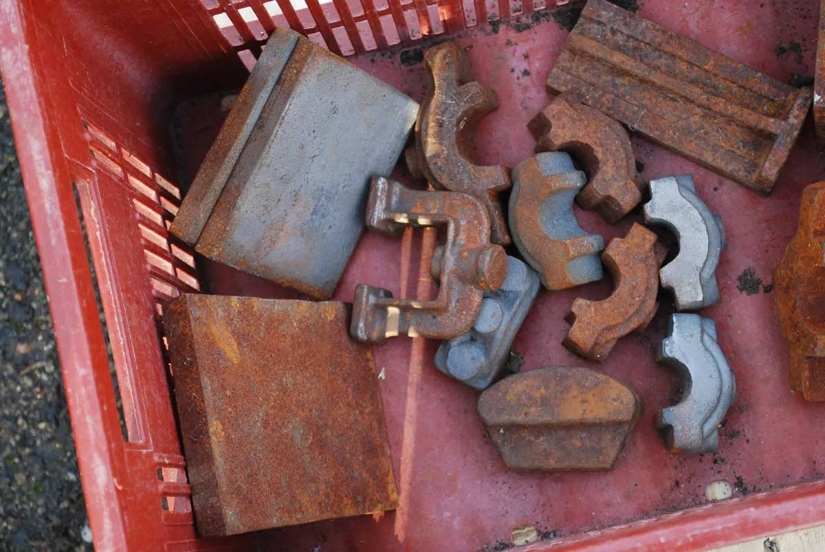 Quantity large vertical twin castings