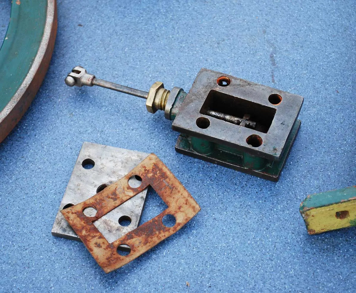 Parts for large inverted vertical engine