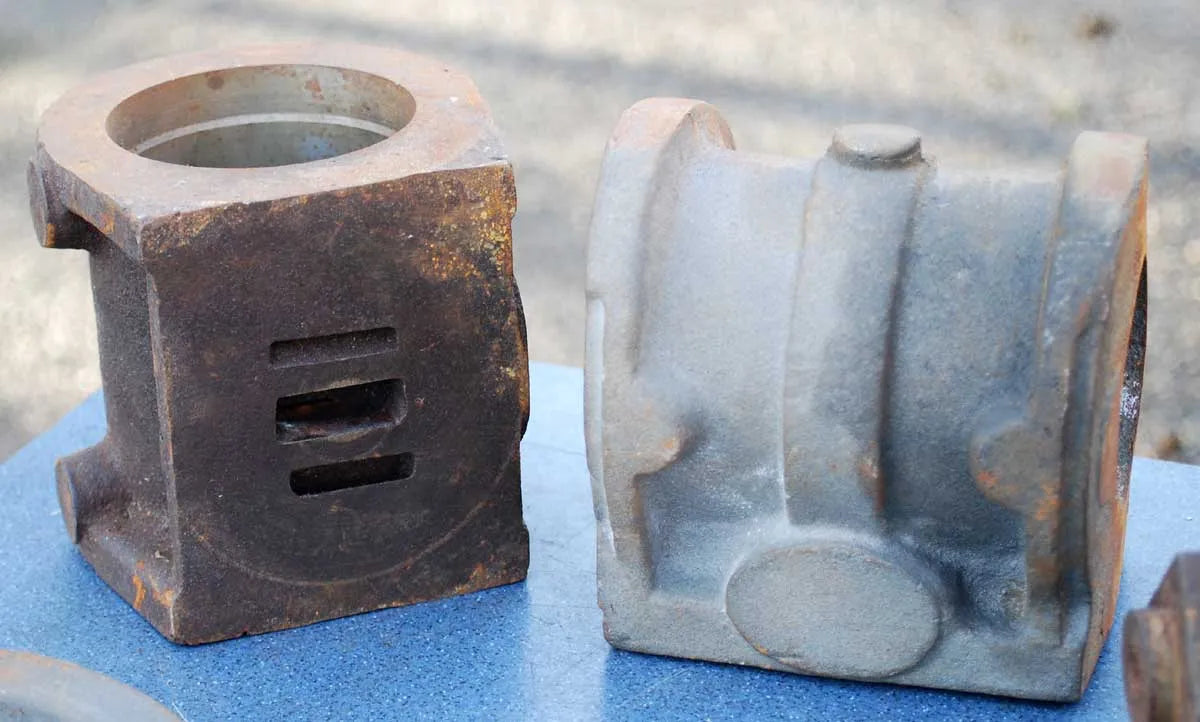 Quantity small vertical engine castings