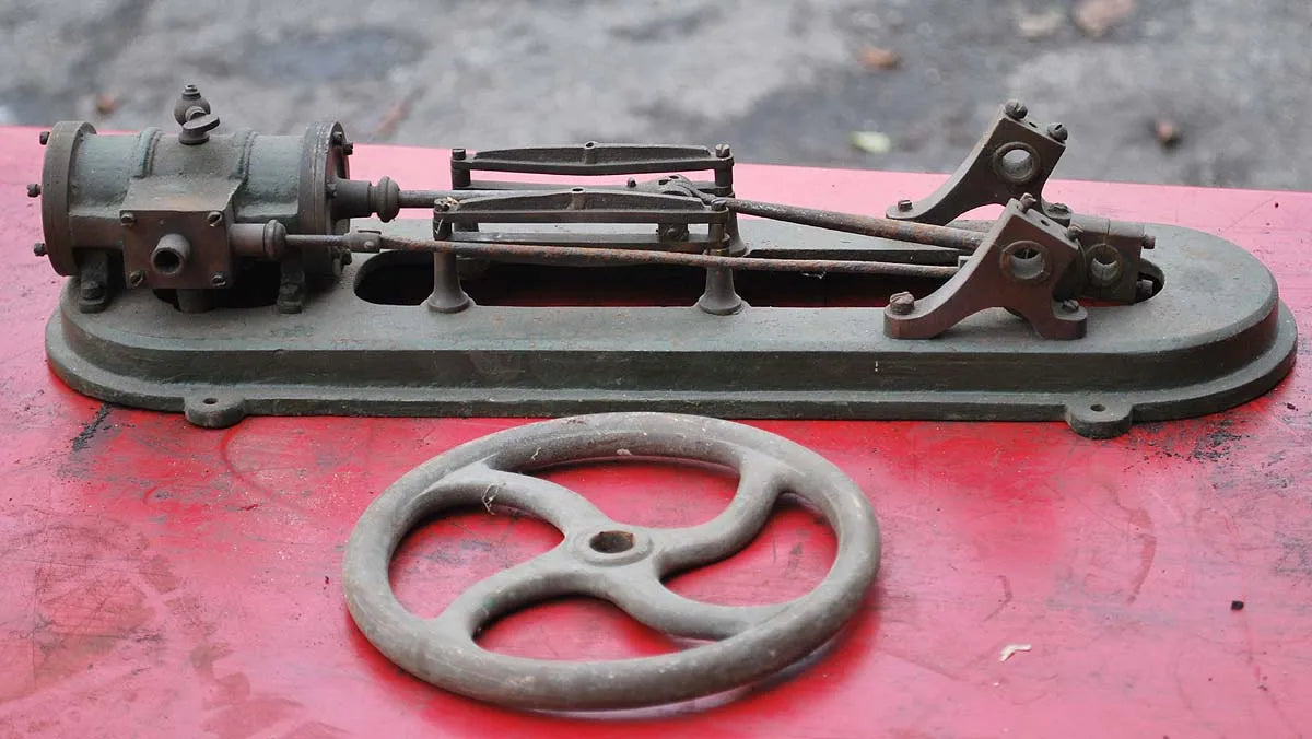 Old dismantled horizontal engine