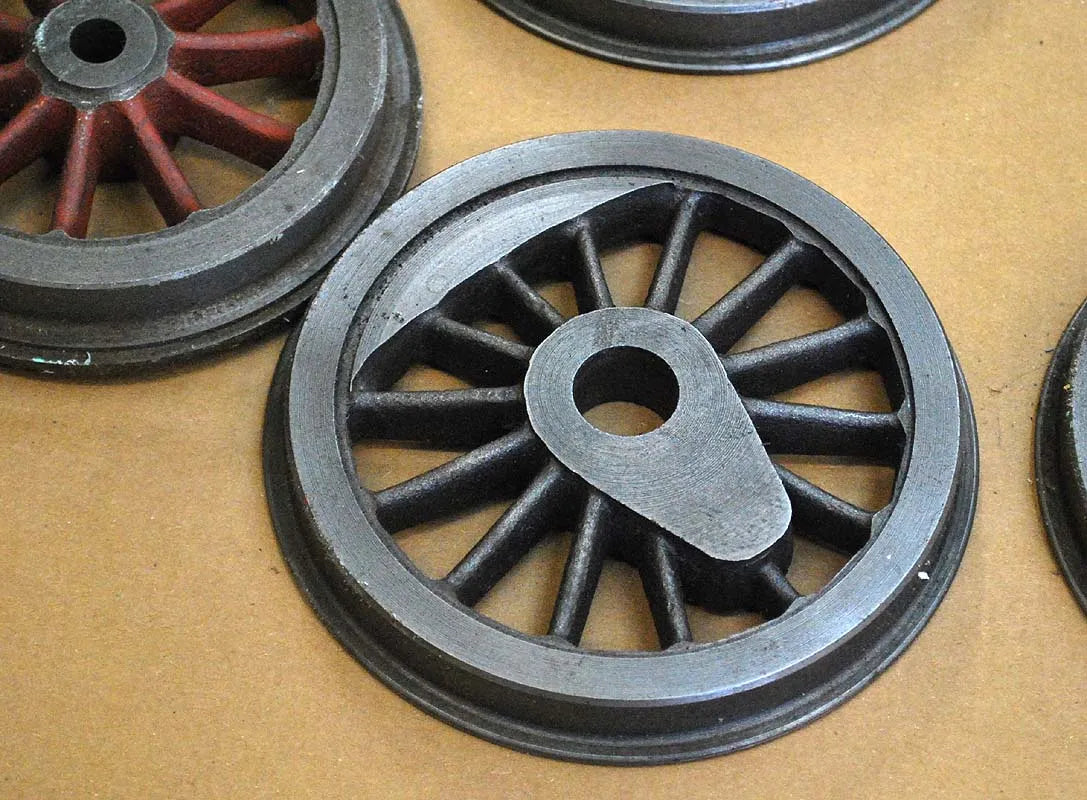Six machined driving wheels + 2