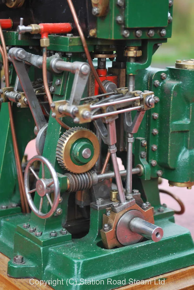Triple expansion engine