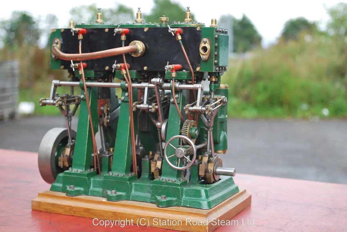Triple expansion engine