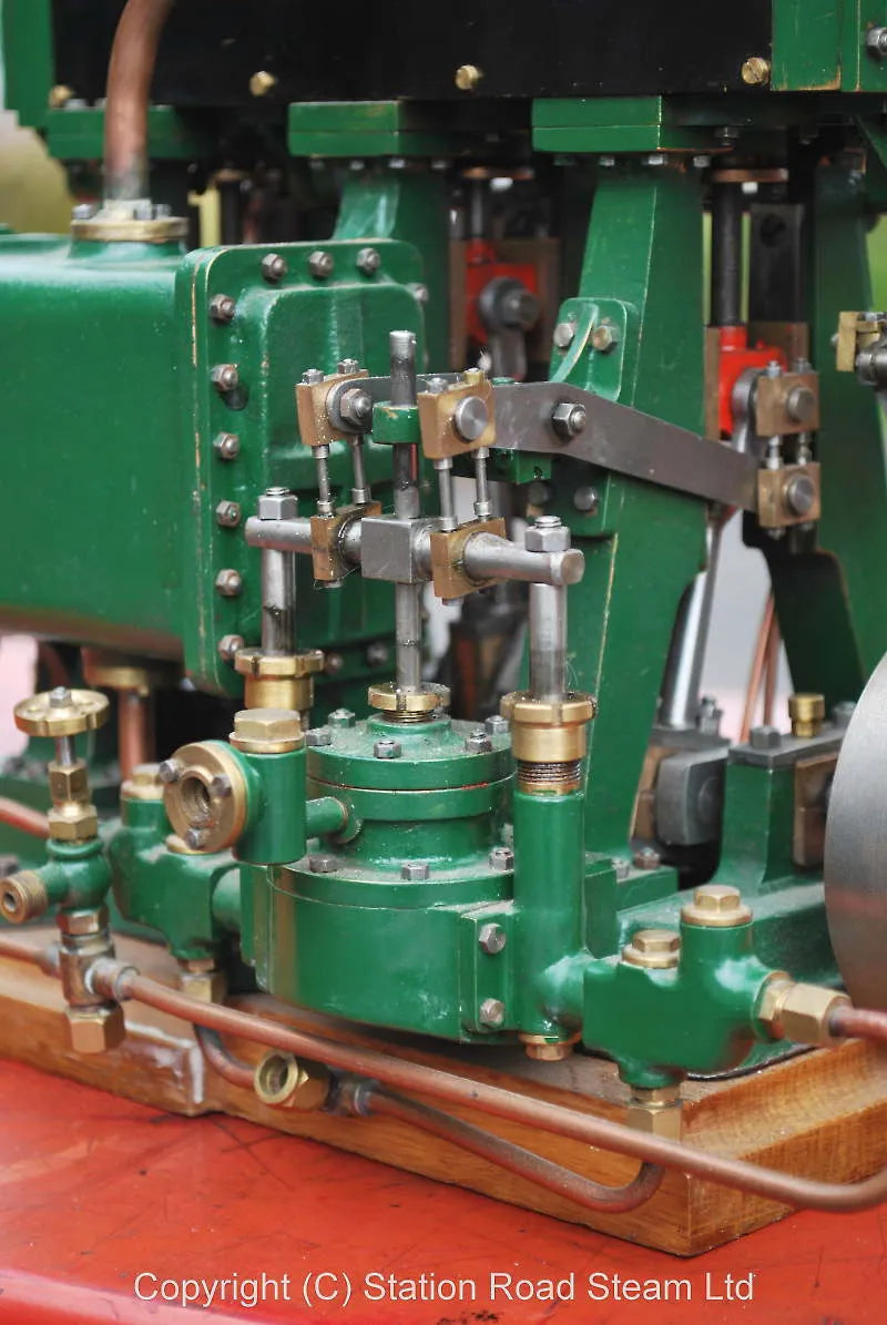 Triple expansion engine