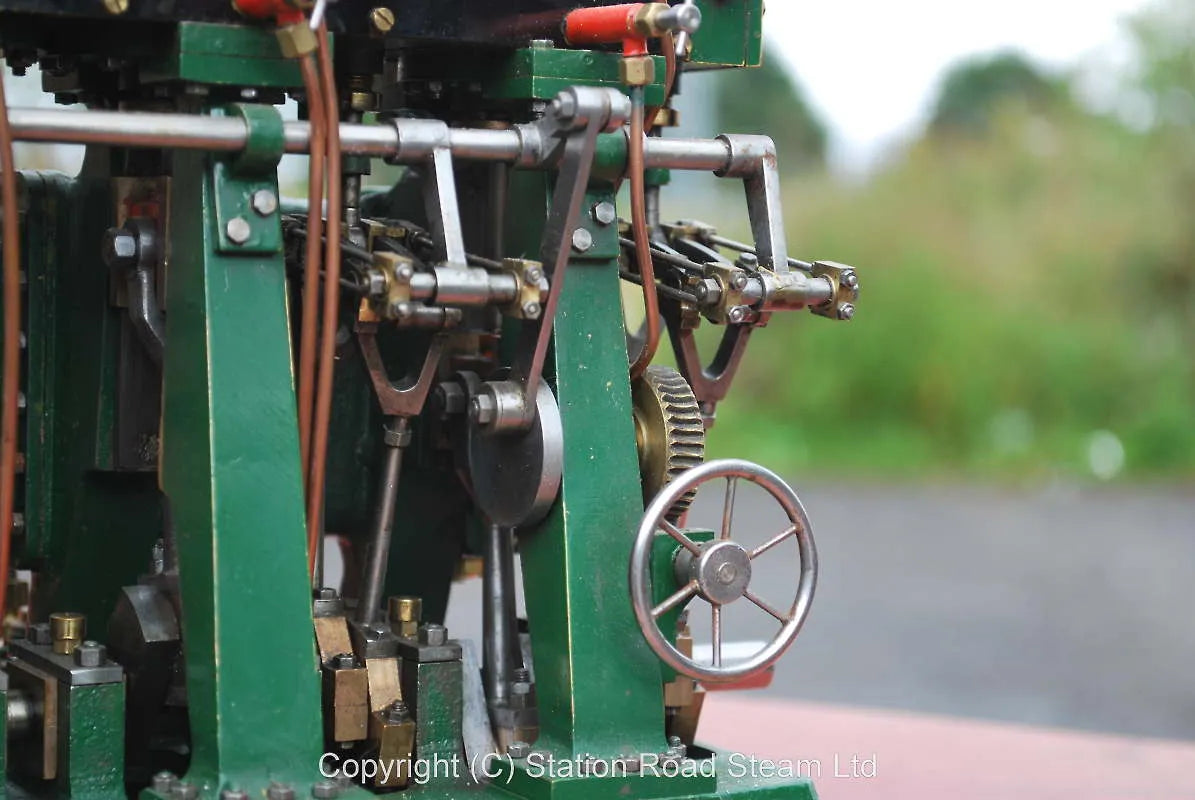 Triple expansion engine
