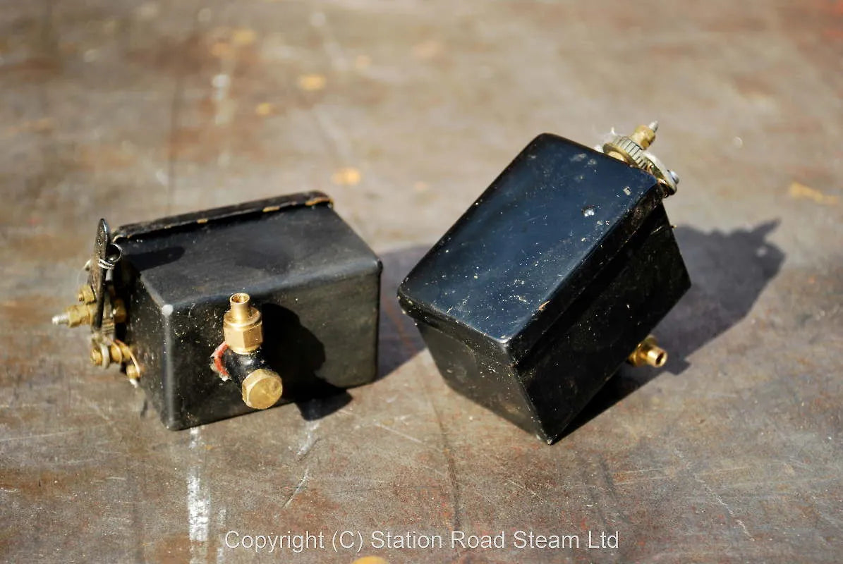Pair mechanical lubricators