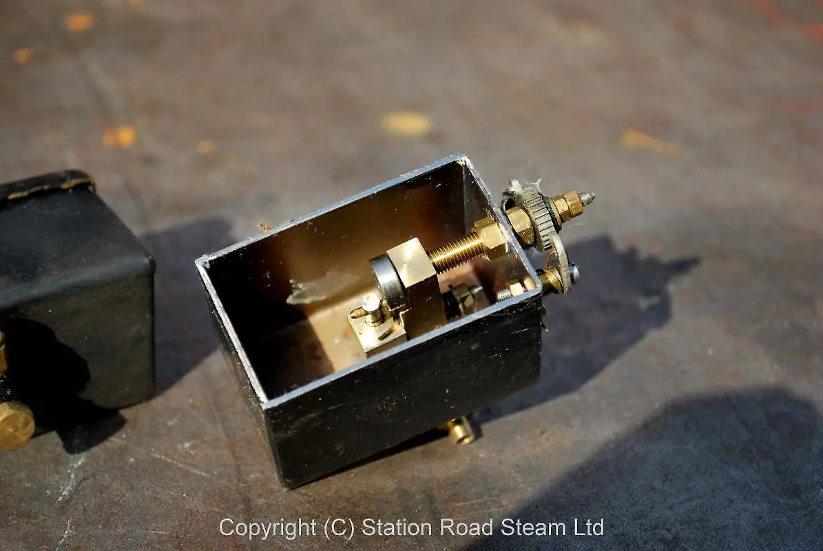 Pair mechanical lubricators
