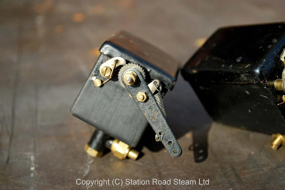 Pair mechanical lubricators