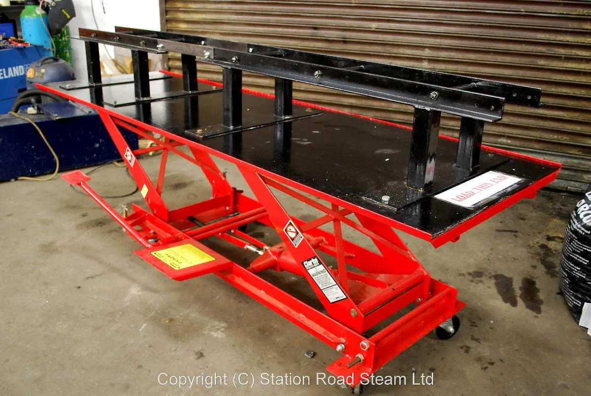 Hydraulic work bench with 7 1/4 track