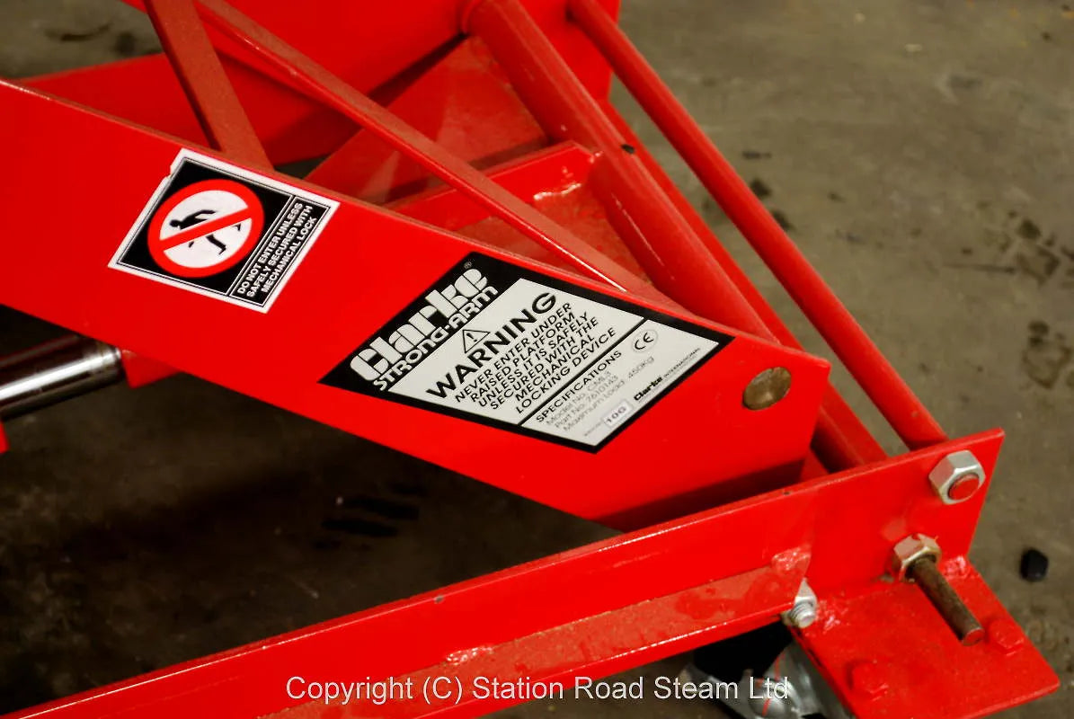 Hydraulic work bench with 7 1/4 track