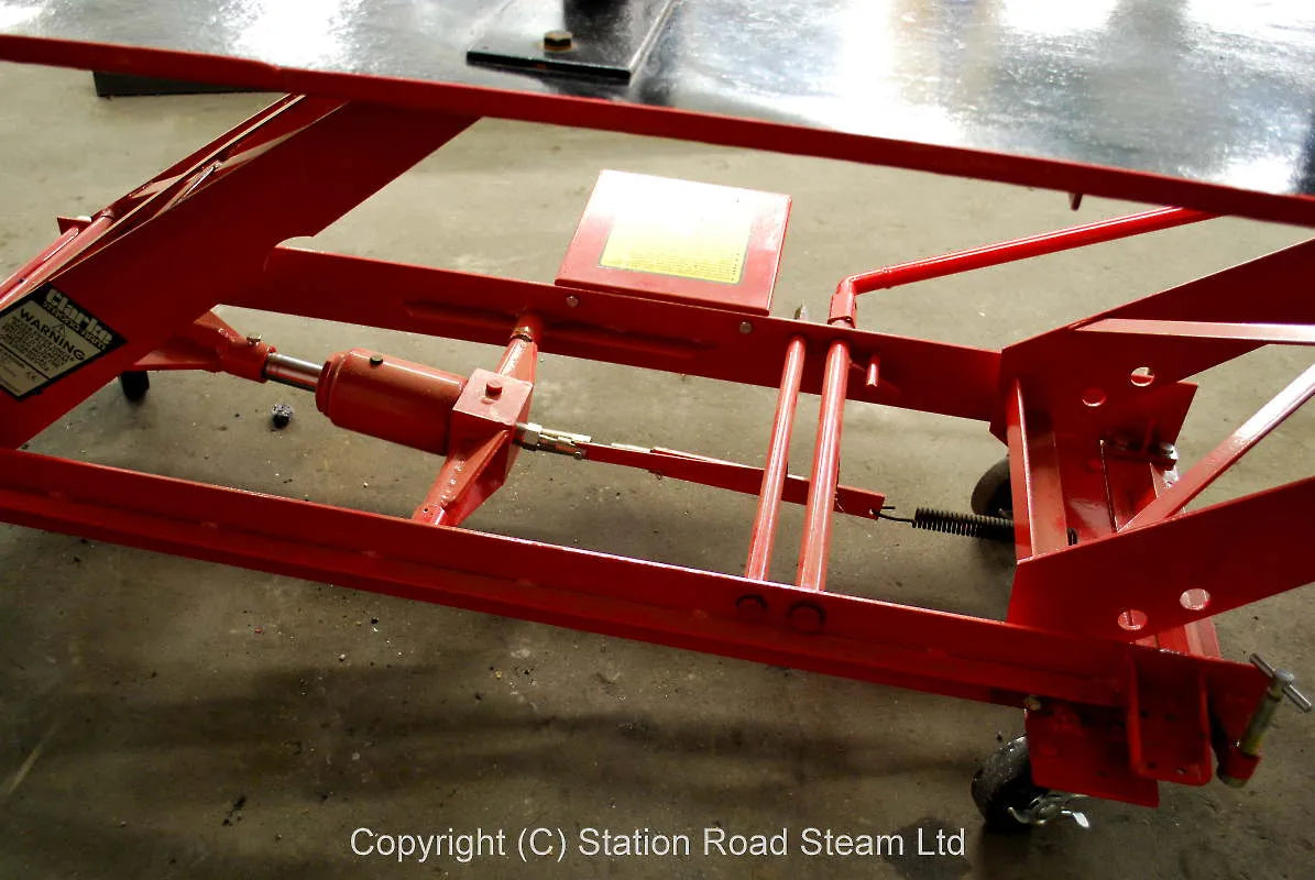 Hydraulic work bench with 7 1/4 track