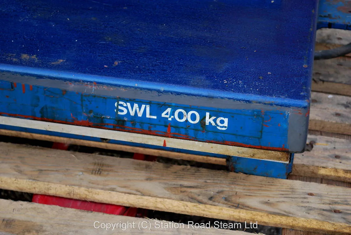 Electric lift bench
