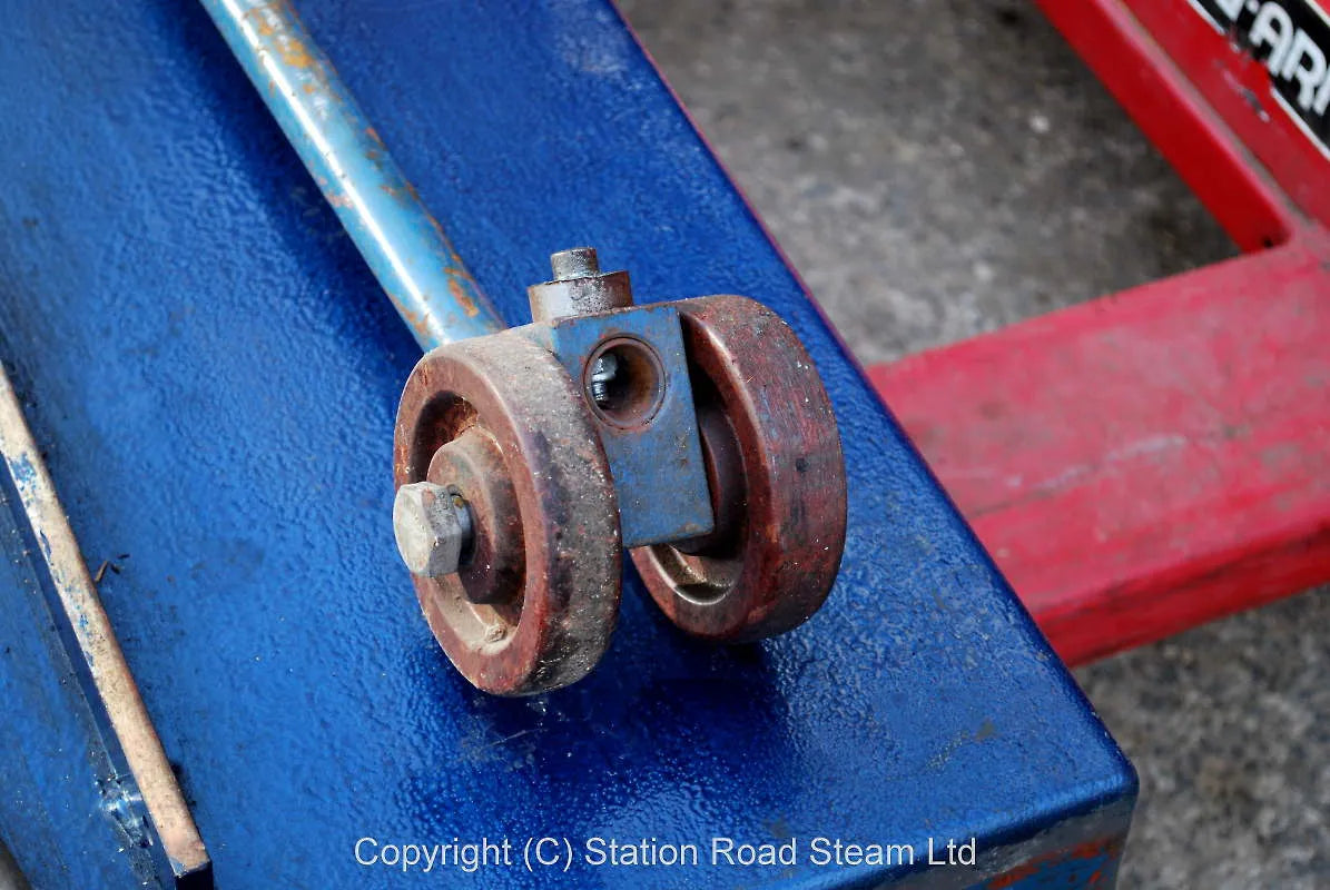 Electric lift bench