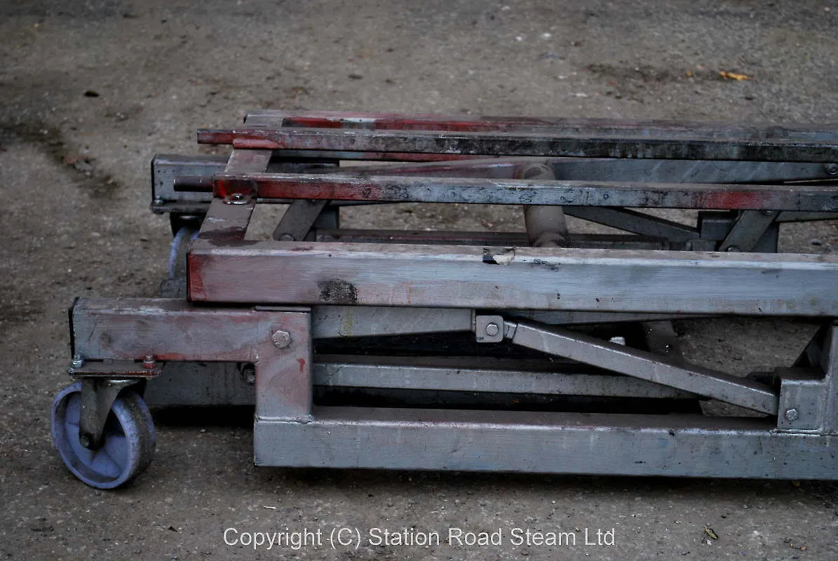 7 1/4 inch gauge hydraulic work platform