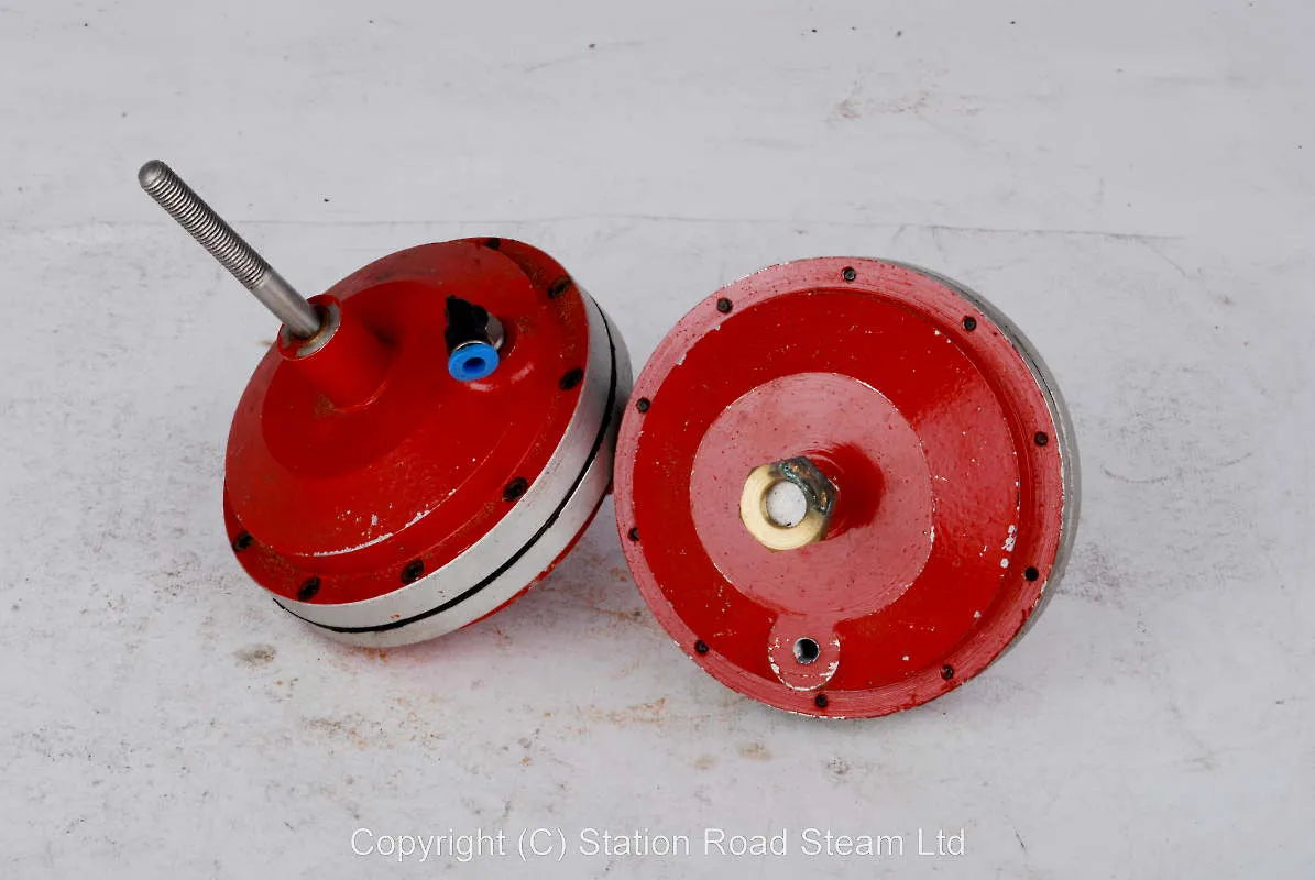 Pair vacuum brake cylinders
