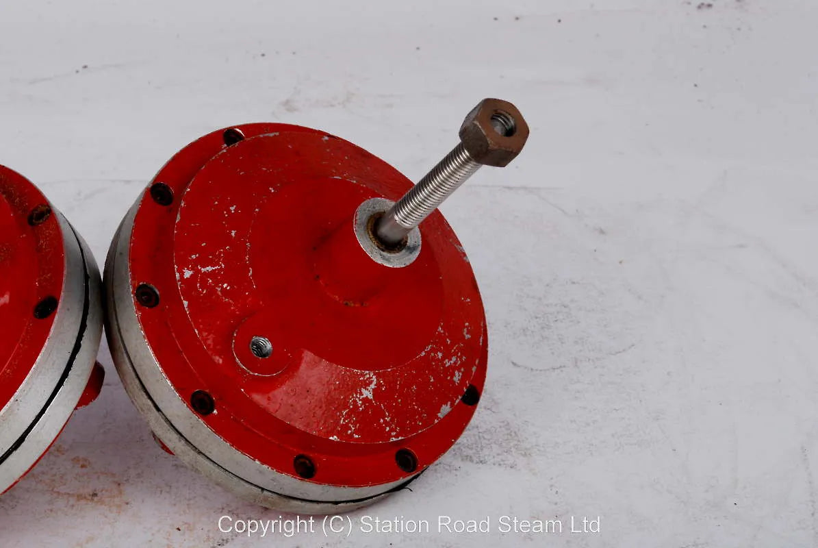 Pair vacuum brake cylinders