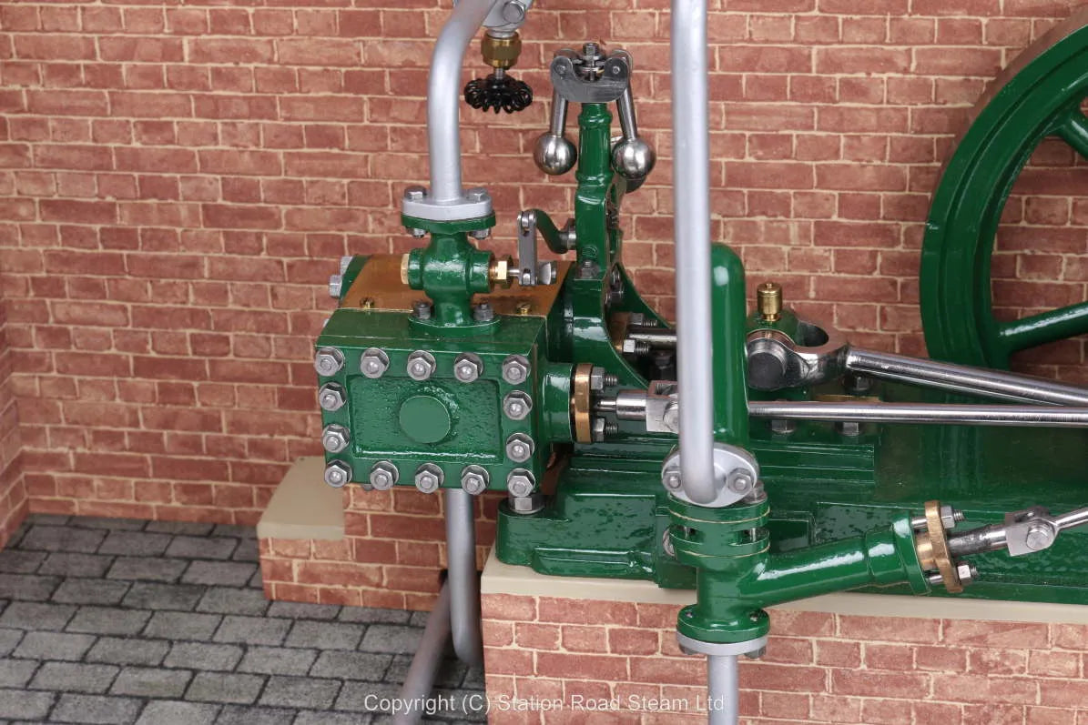 Horizontal mill engine in case