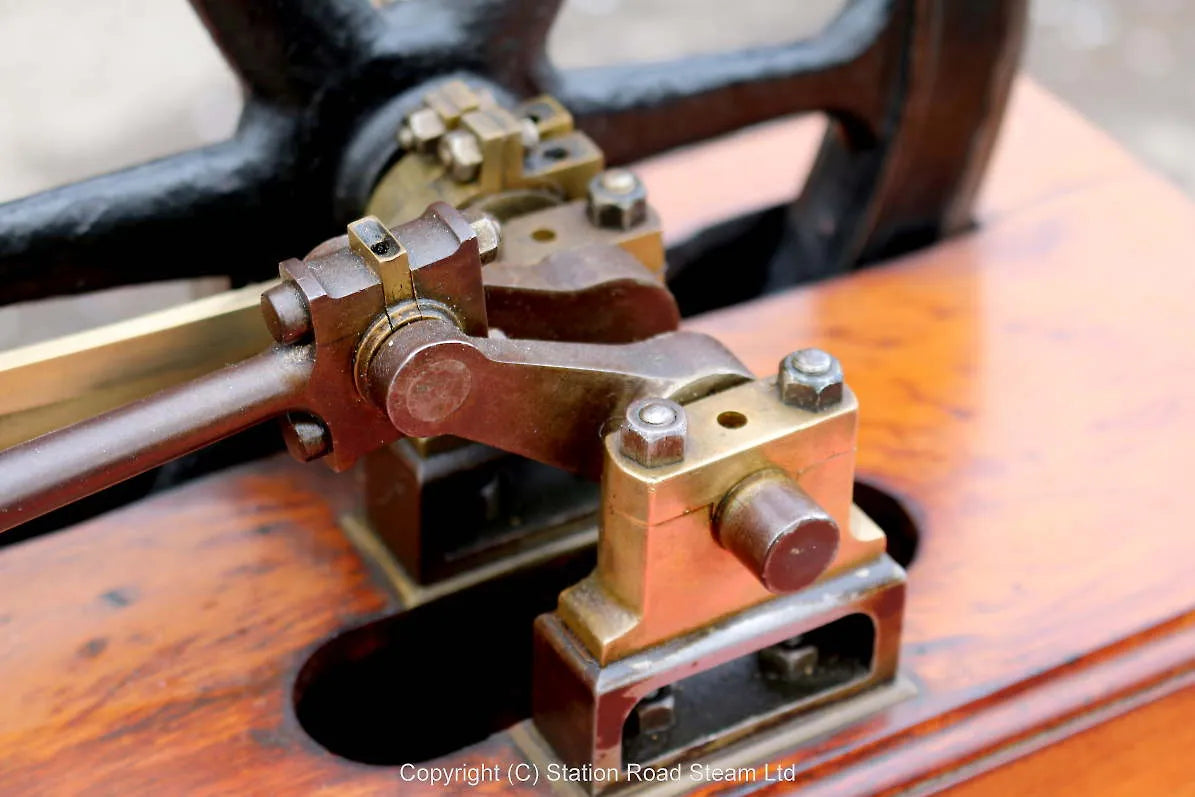 Old horizontal engine with reversing gear
