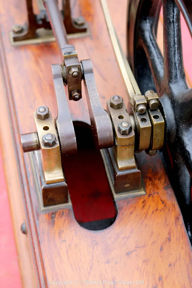 Old horizontal engine with reversing gear