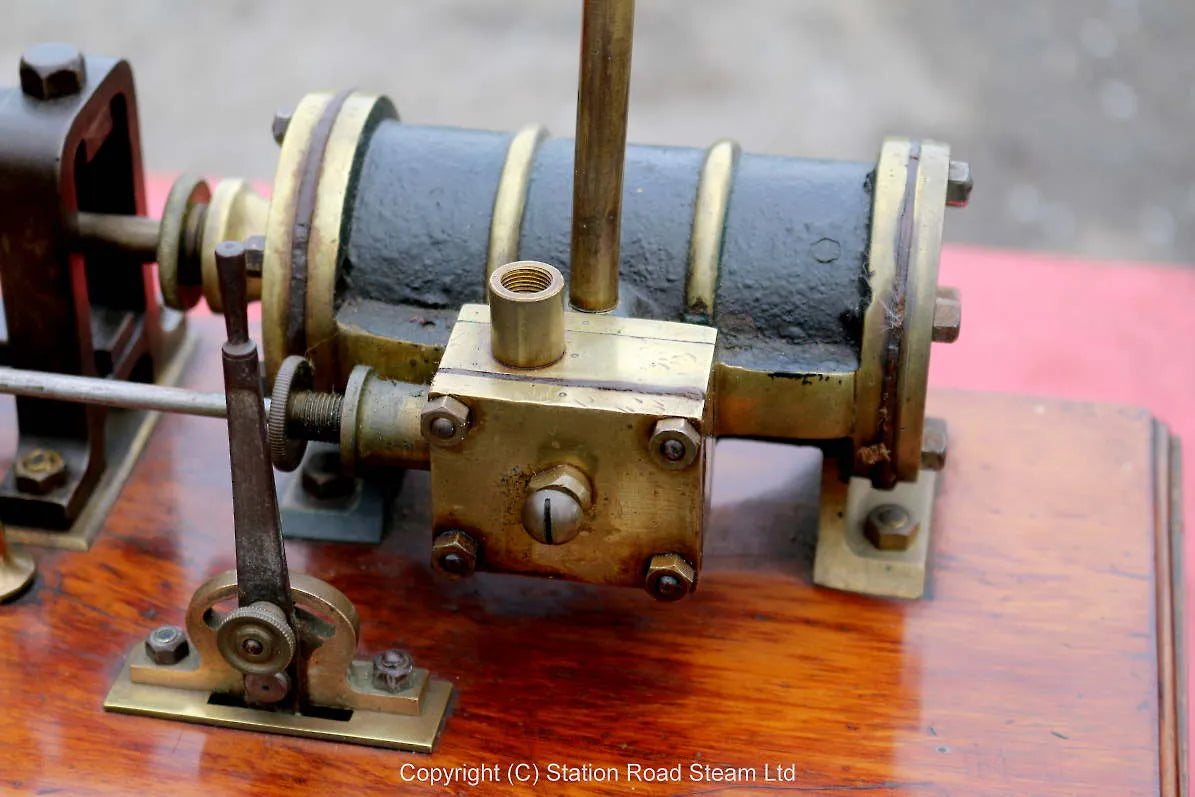 Old horizontal engine with reversing gear