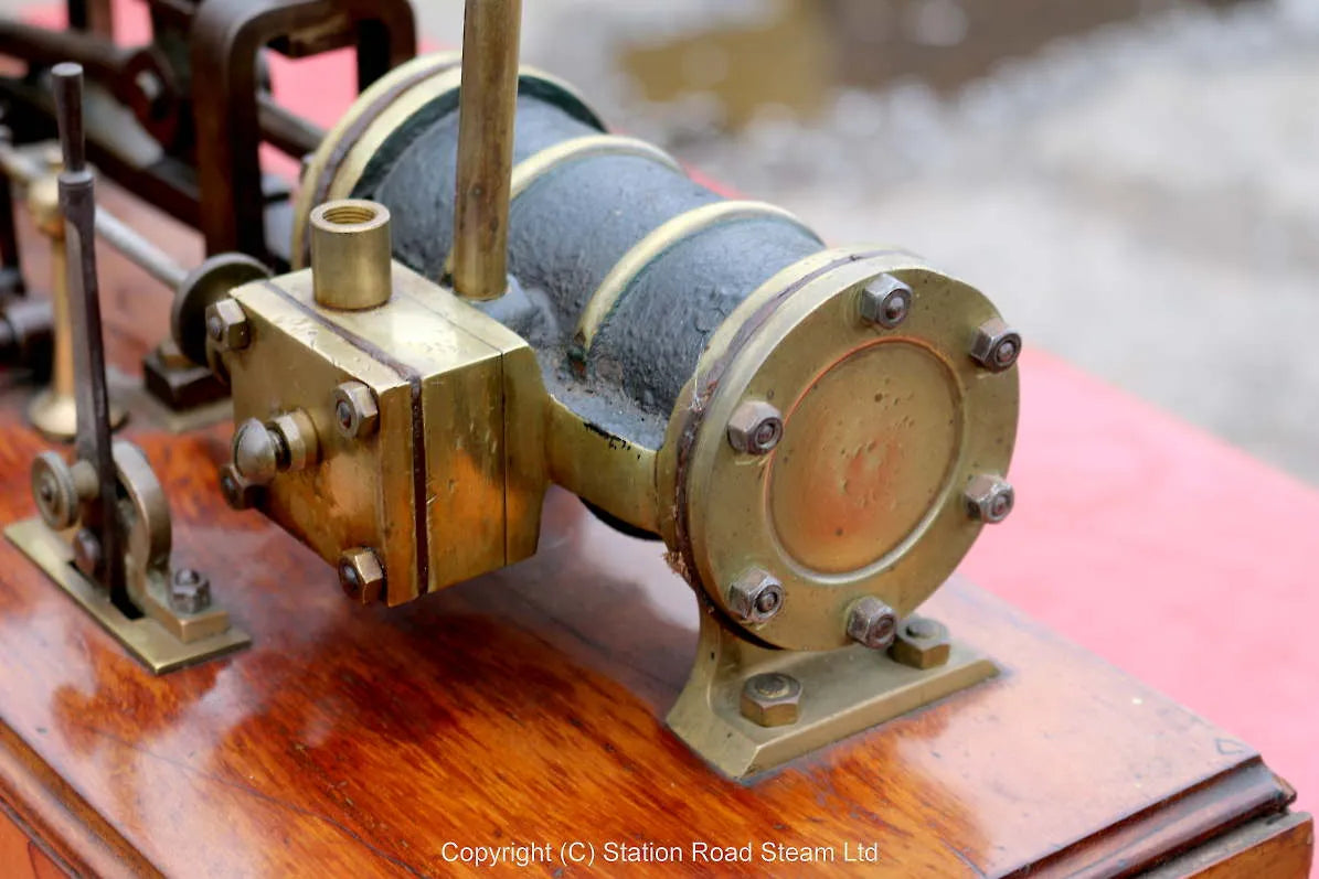 Old horizontal engine with reversing gear