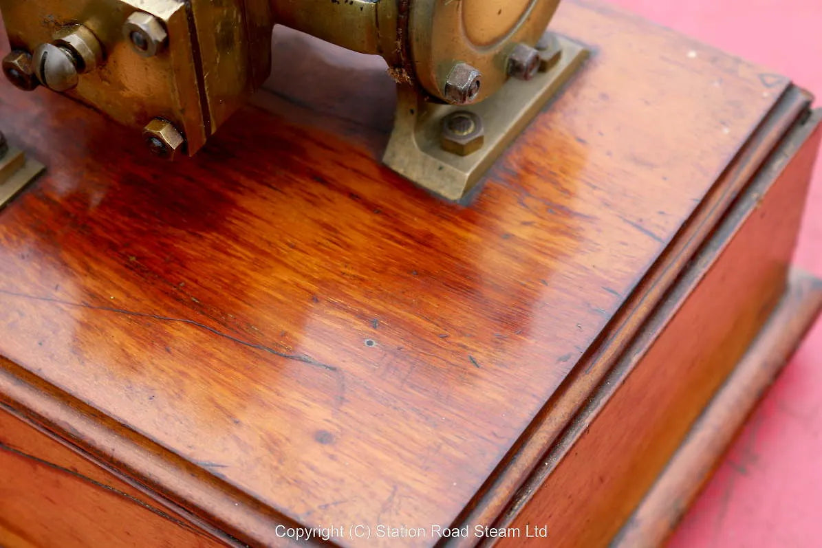 Old horizontal engine with reversing gear