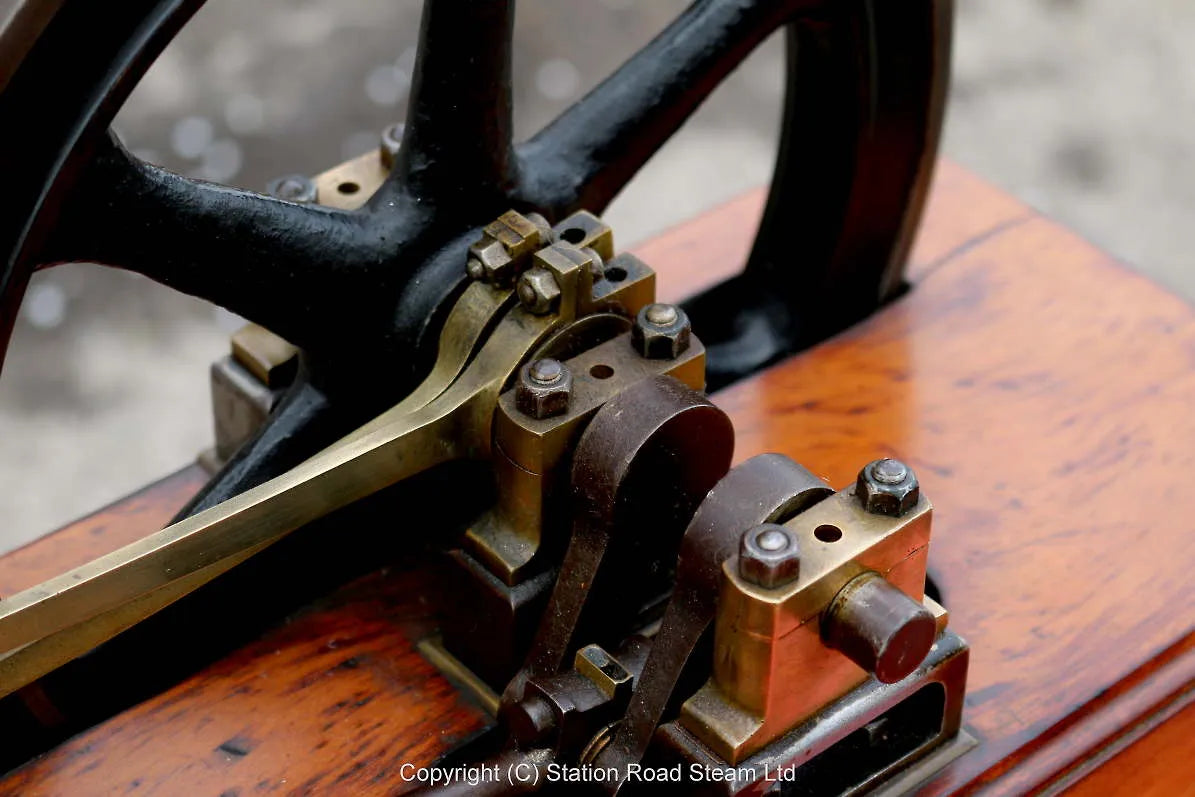 Old horizontal engine with reversing gear
