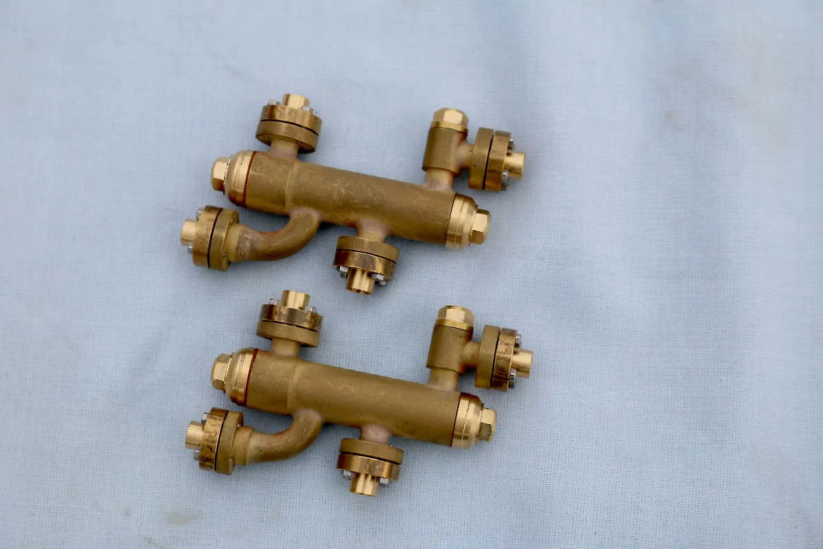 Pair Jubilee scale injectors