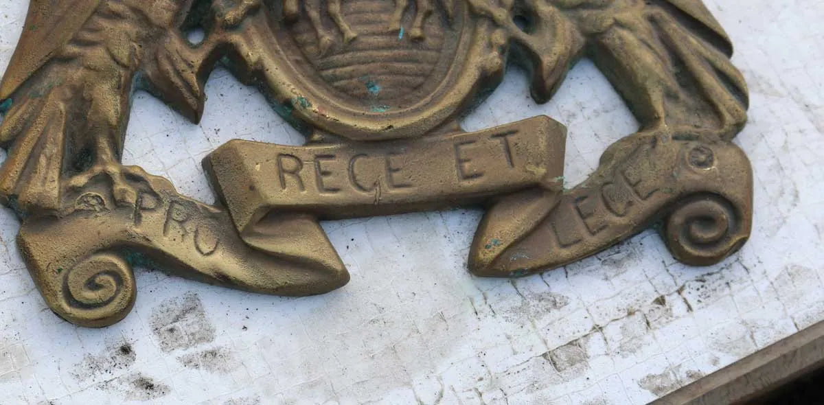 Reproduction Fowler crest