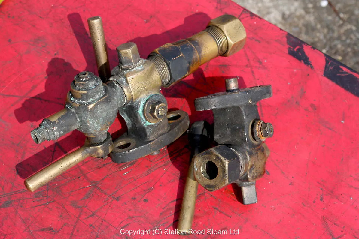 Pair water gauge fittings, 5/8 inch glass