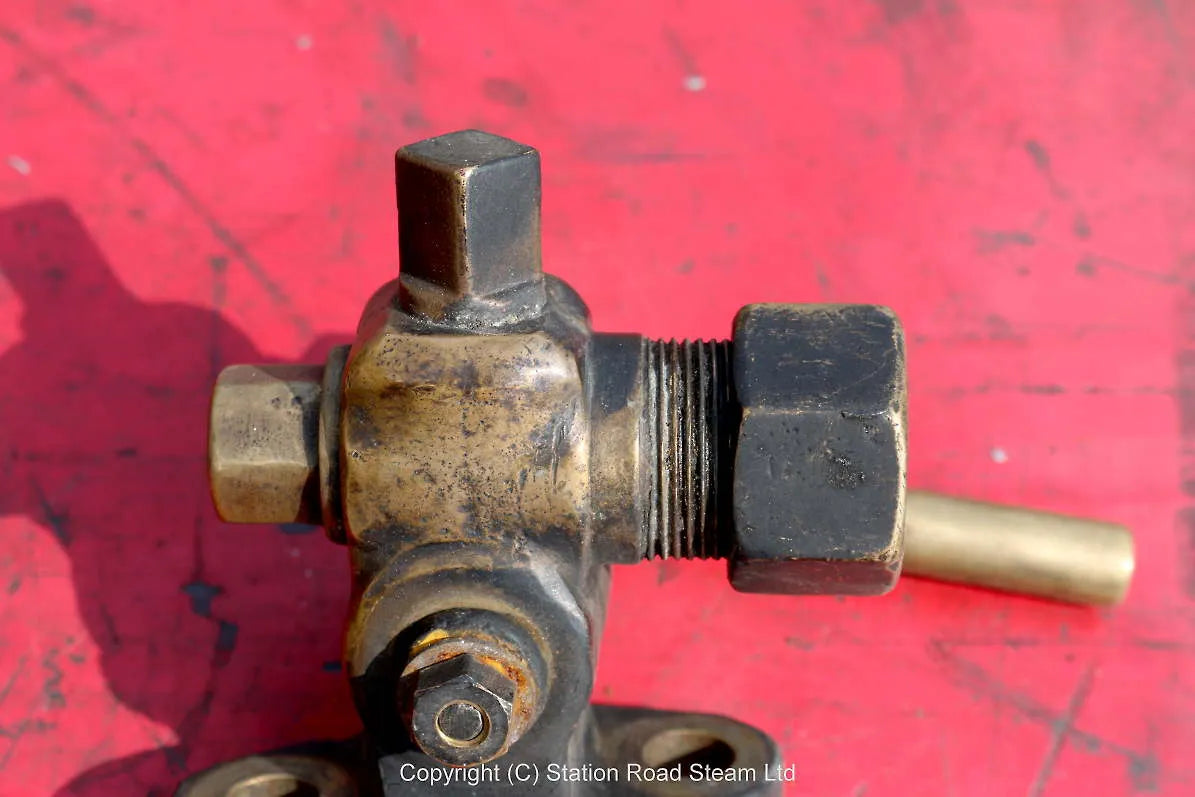 Pair water gauge fittings, 5/8 inch glass