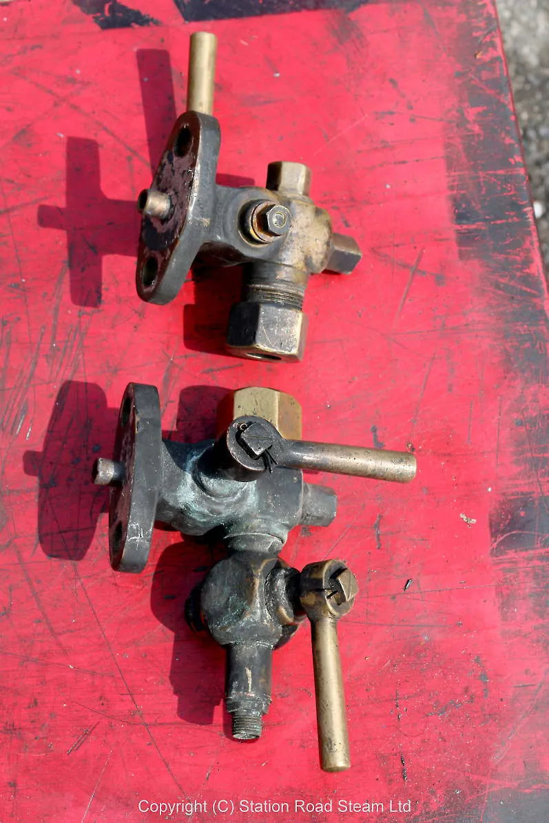 Pair water gauge fittings, 5/8 inch glass