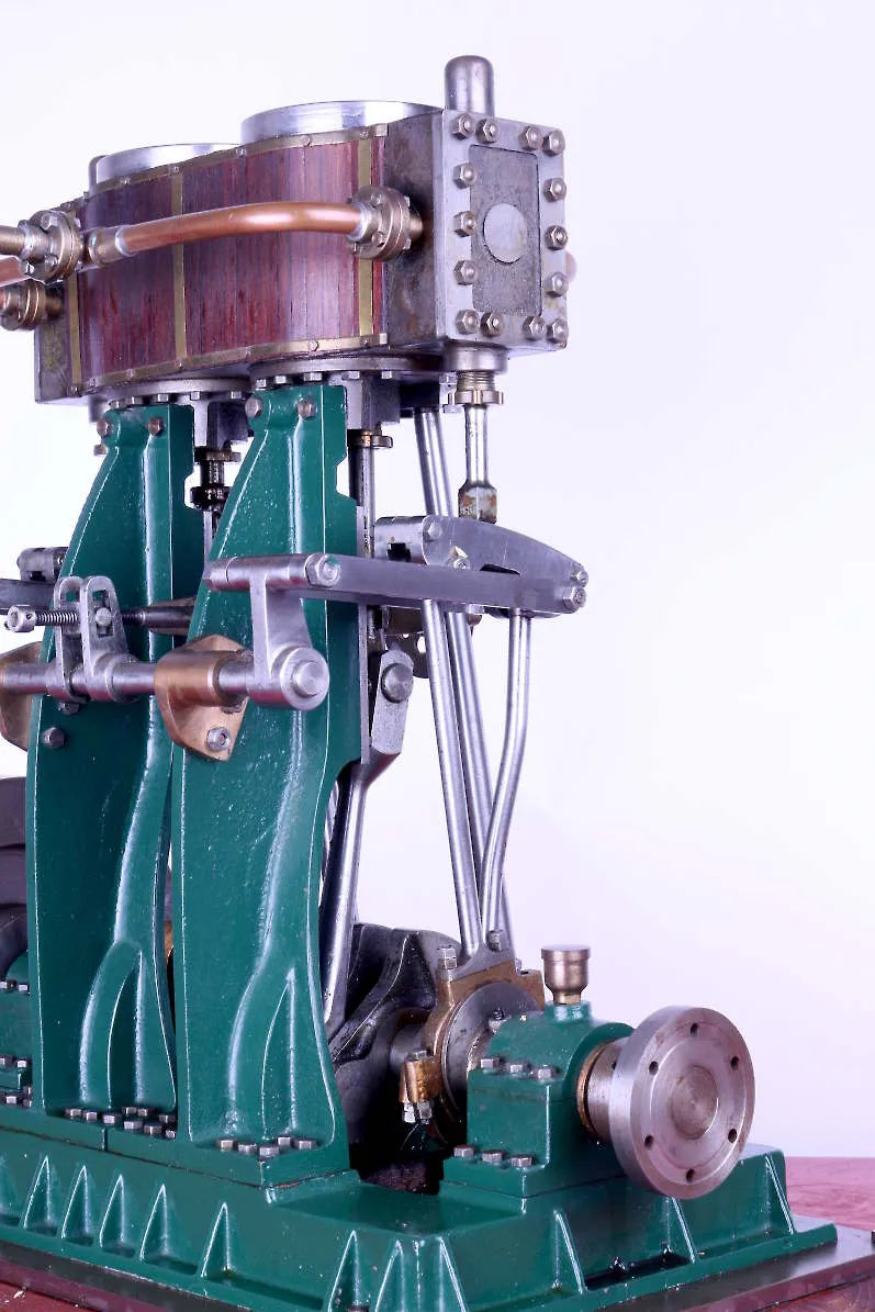 Vertical twin engine with reversing gear